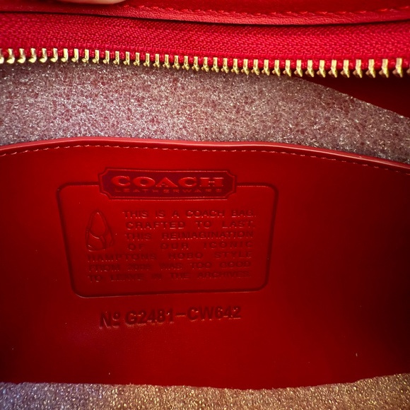 Coach Hamptons Hobo Ruby Red - Picture 6 of 8